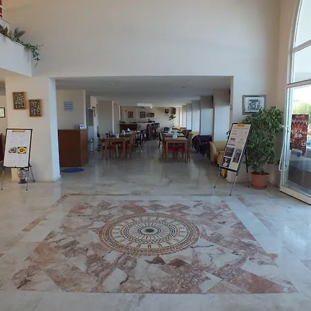 Ξενοδοχείο με διαμερίσματα Tuntas Family 4*