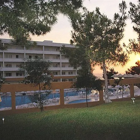 Ξενοδοχείο με διαμερίσματα Tuntas Family Κουσάντασι