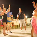 Ξενοδοχείο με διαμερίσματα Tuntas Family 4*