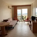 Ξενοδοχείο με διαμερίσματα Tuntas Family 4*