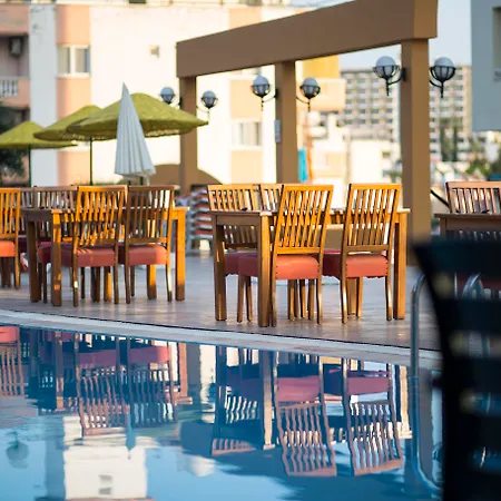 Tuntas Family Aparthotel 4*
