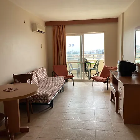 Ξενοδοχείο με διαμερίσματα Tuntas Family 4*