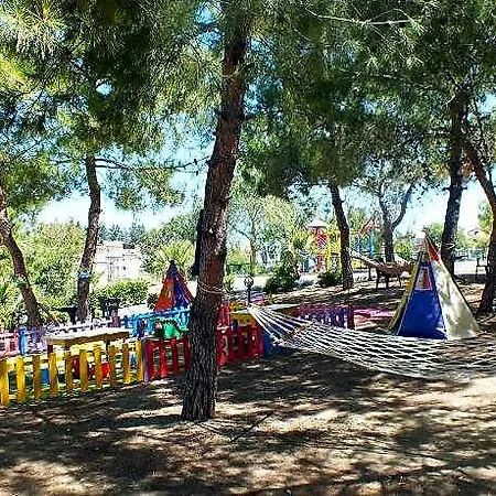 Tuntas Family 4* Kusadası