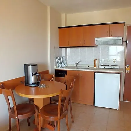 Tuntas Family Apart Otel Kuşadası