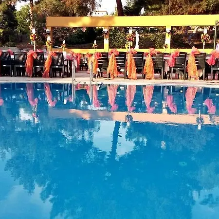 Tuntas Family 4* קוסדסי